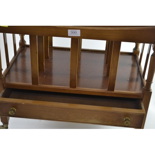 300 - Canterbury newspaper/magazine rack, 56 x 35 x H53.5cm