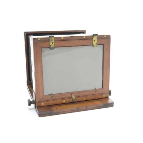 718 - Antique mahogany optical dry plate camera. W21cm H19cm