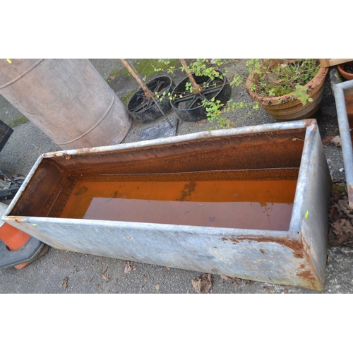 25 - Large galvanised water tank/planter. 152cm x 44cm H42cm