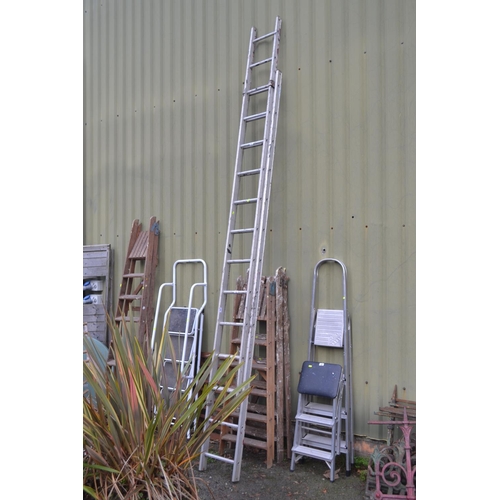 68 - Aluminium 2 section ladder. L3.32m