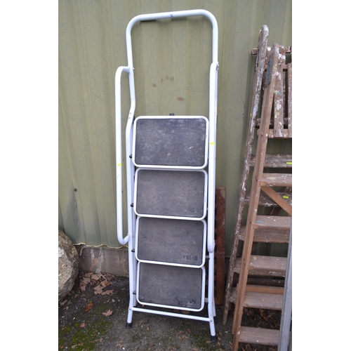 71 - 4 step safety stepladder