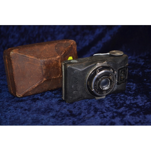 695 - Vintage and rare Zeiss Ikon Kolibri view finder style camera.