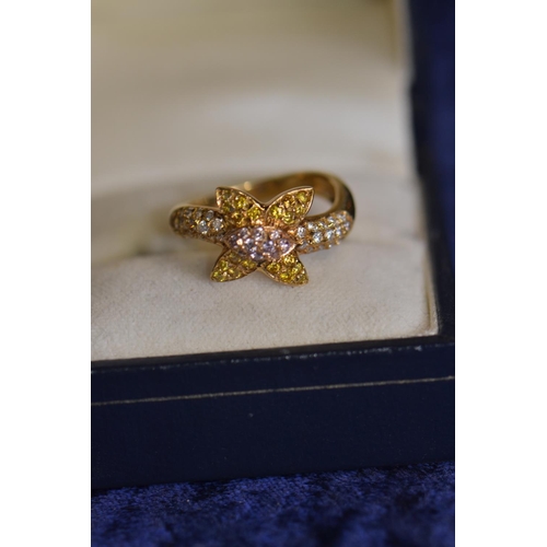 729 - 18ct gold & coloured diamond ring, size L, 4.22 grams