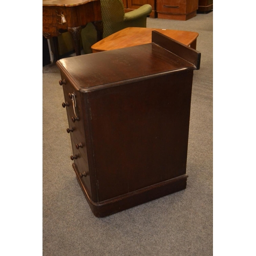 1123 - Mahogany pot cupboard with faux drawer front. 43cm x 54cm x 72cm