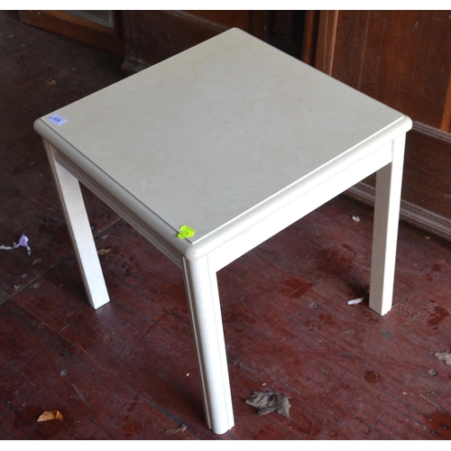 109 - Small contemporary occasional table. W51cm H51cm