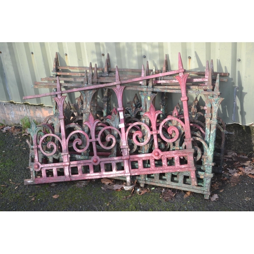 120 - 8 sections of cast iron Victorian railing. W124cm (longest). 3 sections are slightly curved.