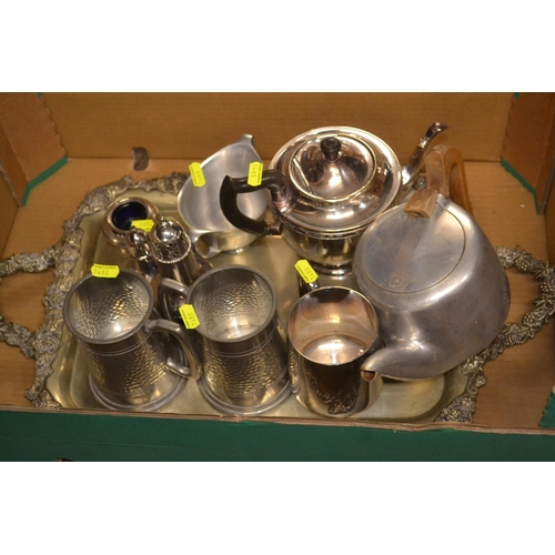 300 - Collection of mixed metal ware inc, some  Picot ware. 