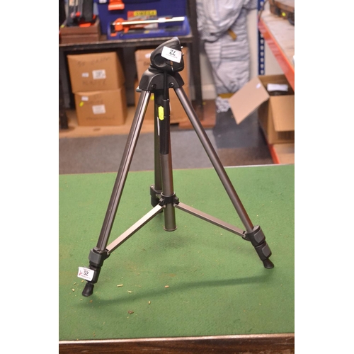 52 - Vanguard camera tripod