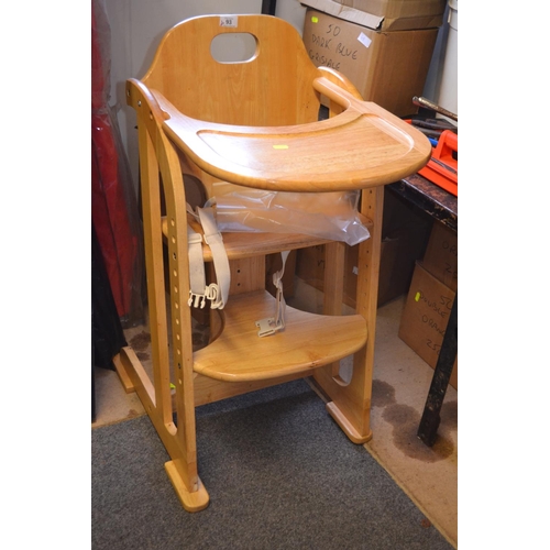 93 - Adjustable highchair