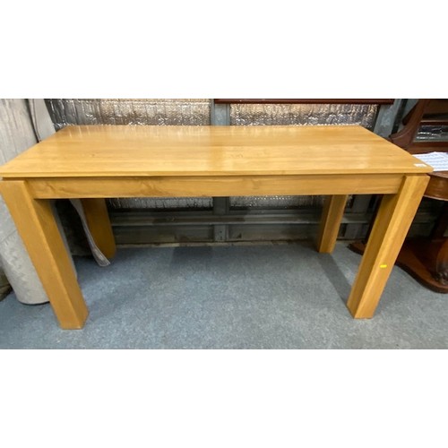 596 - Large desk/ table in modern oak finish. L 150 X D 60 X H 80 cm