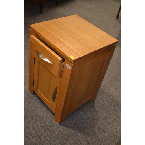 597 - One drawer and one cupboard modern oak design cabinet. W 40.5 D 40.5 H 60 cm