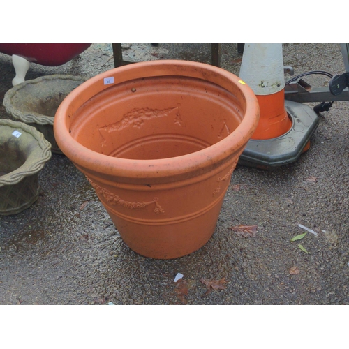 10 - Very large plastic planter. D62cm H52cm