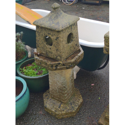 15 - Concrete bird feeding/drinking station. Breaks down into 4 parts for easy transport. H99cm. Side sec... 