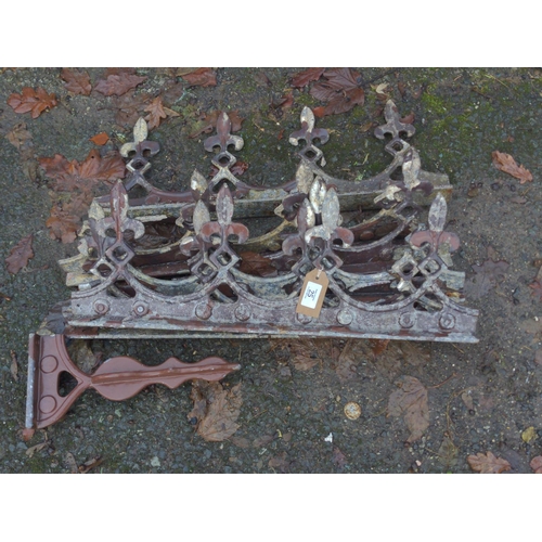 25 - 6x Fleur de lis cast aluminium final sections. Most around w60cm h23cm, but also includes smaller se... 