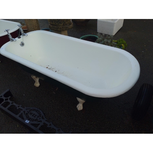 3 - Cast iron enamelled free-standing bathtub, with taps. Green finish. L166cm