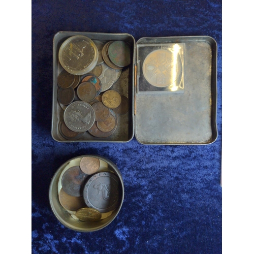 333 - Small quantity of British & world coins, crowns, tokens & banknotes, gross weight including ... 