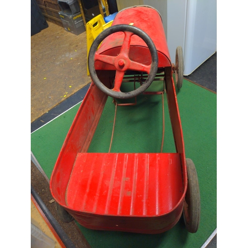 3 - Vintage metal Triang red pedal car. L74cm
