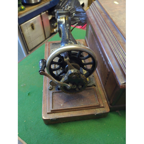 86 - Vintage Singer sewing machine with case