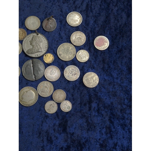 367 - Collection of mostly silver British & world coins & a medallion, gross weight 207 grams