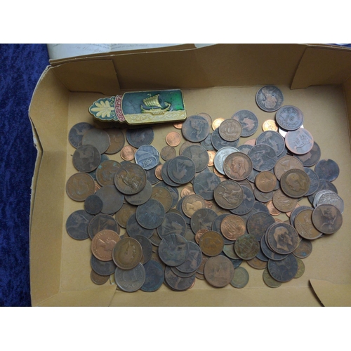 374 - Solomon Islands silver ten dollar coin, collectable 50p's, one pennies etc. together with an indentu... 