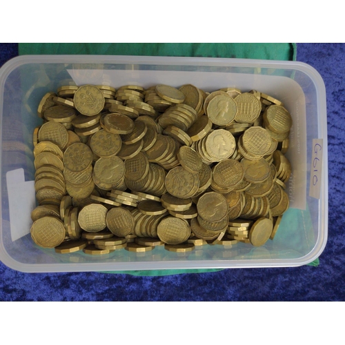 375 - Tub of nickel-brass threepences, gross weight including tub 2.915kg