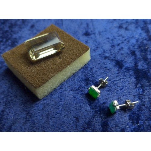 411 - Loose smokey topaz stone, approx. 20x18x10mm, together with a pair of green stone set ear studs