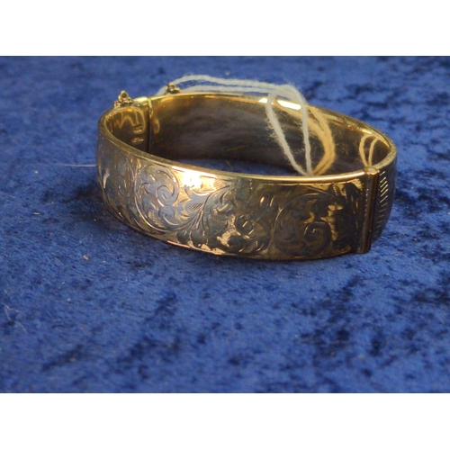 423 - Rolled gold hinged bracelet, inner diameter 57mm