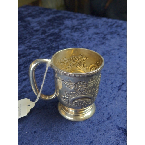 431 - Silver christening mug, James Deakin & Sons, Sheffield 1901, the central cartouche engraved with... 