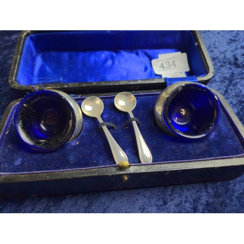 434 - Cased pair of silver salts & spoons, the salts maker William Aitken Birmingham 1912, the sp... 