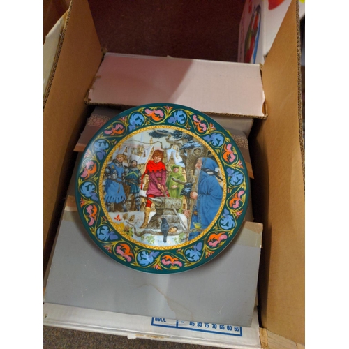 551 - Large collection of collectors plates over five boxes, inc. Wedgwood, Bradford Exchange and Leftmann... 