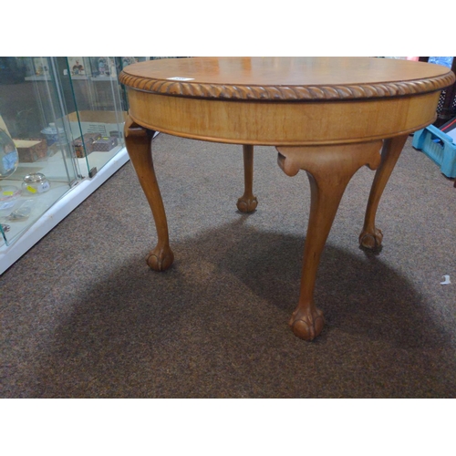 559 - Circular occasional table veneered Dia 61.5 H44cm