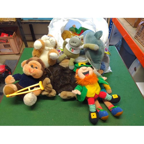 121 - Bag of various stuffed toys