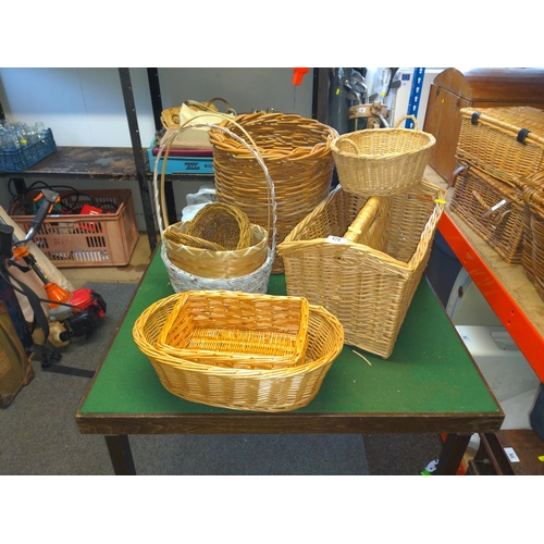 124 - Selection of wicker baskets