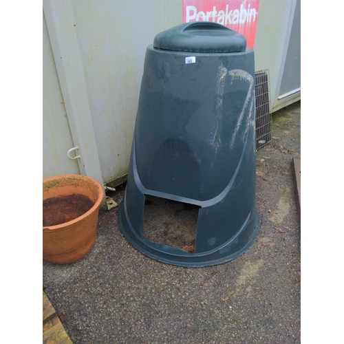 145 - Garden composter. Missing front access door. H105cm