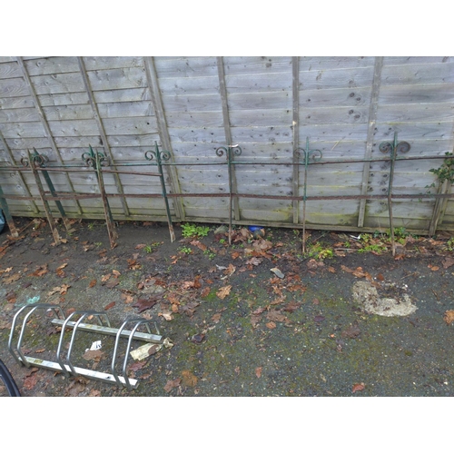 156 - Section of scrolled top cast iron fencing. L3.7m H80cm with additional 1.3m section