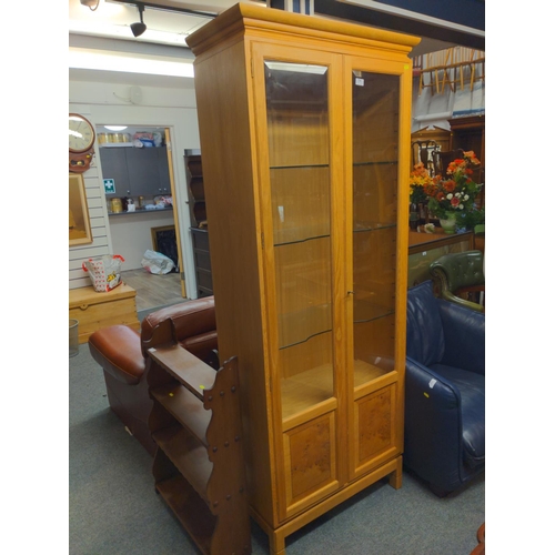 714 - Wade Furniture display cabinet. Width internal lighting, glass shelves and key, Oak with yew wood pa... 