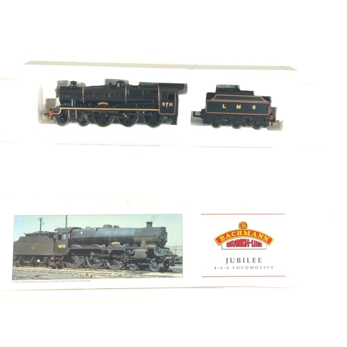 113 - Jubilee 5711 Courageous LMS Lined Black 3500 GAL Fowler Tender. Manufactured by Bachmann. Makers Cat... 