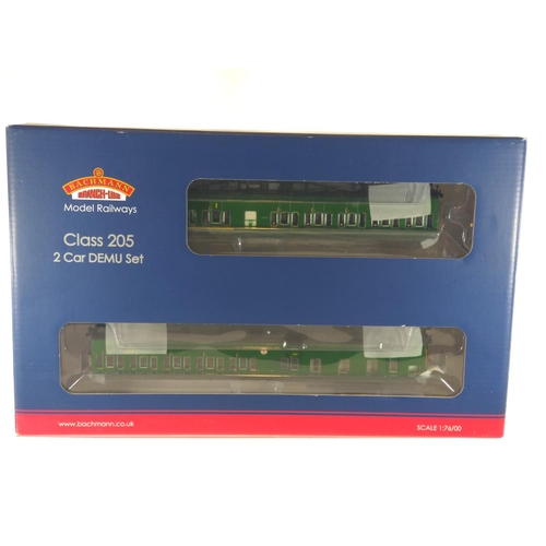 8 - 2H Thumper 2 car DEMU BR Green (V) Kernow Model Rail Centre, DCC ready. Manufactured by Bachmann. Ma... 