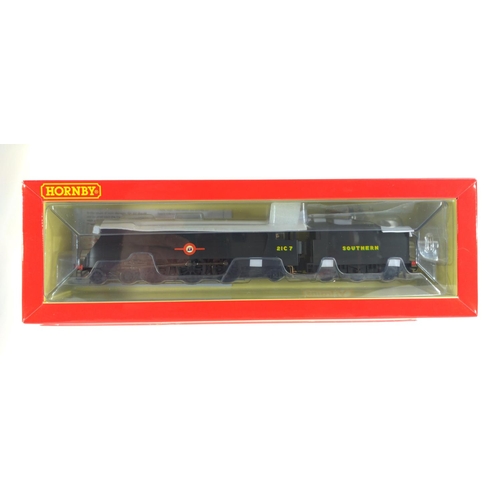 202 - SR Merchant Navy (Original) Aberdeen Commonwealth 21C7, DCC ready. Manufactured by Hornby. Makers Ca... 