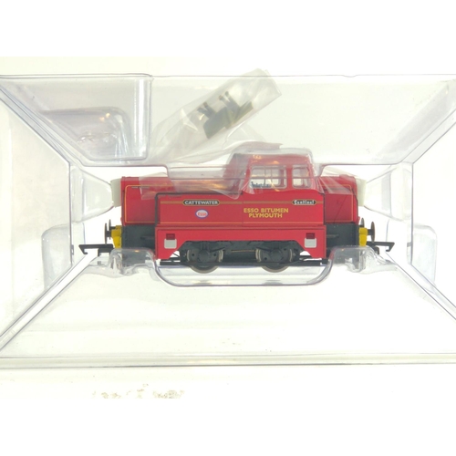 226 - ESSO 4wDM Diesel Locomotive Cattewater, DCC ready. Manufactured by Hornby. Makers Catalogue no R3179