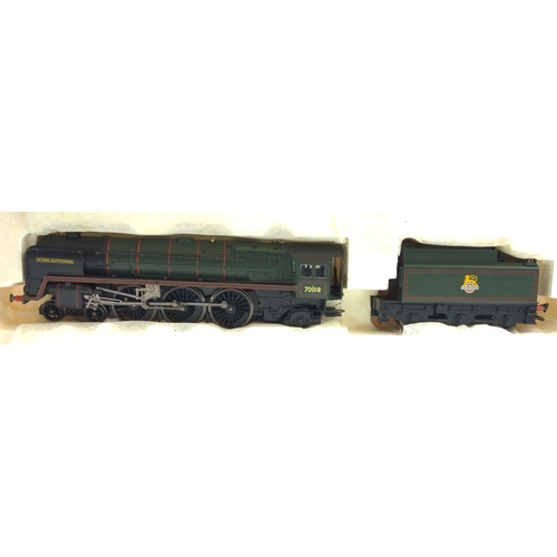 442 - BR 4-6-2 Britannia Class 70018 Flying Dutchman. Manufactured by Hornby. Makers Catalogue no R2387