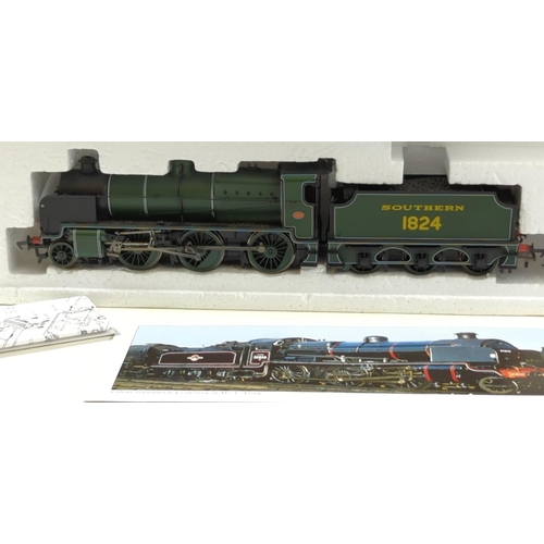 98 - N Class 1824 Lined Southern Green. Manufactured by Bachmann. Makers Catalogue no 32-153