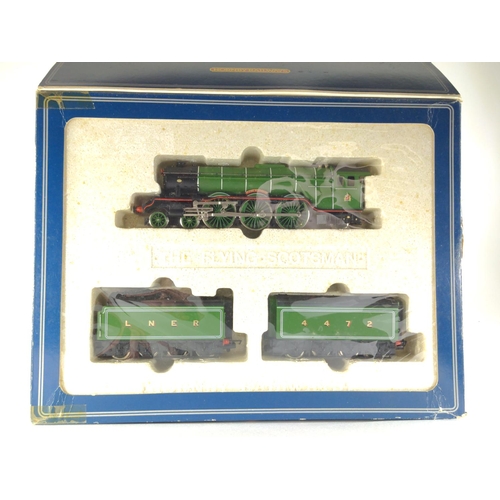 434 - Ltd Edition 2921 of 5000 The Flying Scotsman 1972 - 1975 2 tender set. Manufactured by Hornby. Maker... 