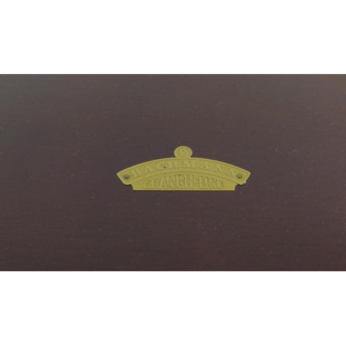 455 - Ltd Edition 1030 of 2000 Mayflower LNER Green in wooden presentation box. Manufactured by Bachmann. ... 