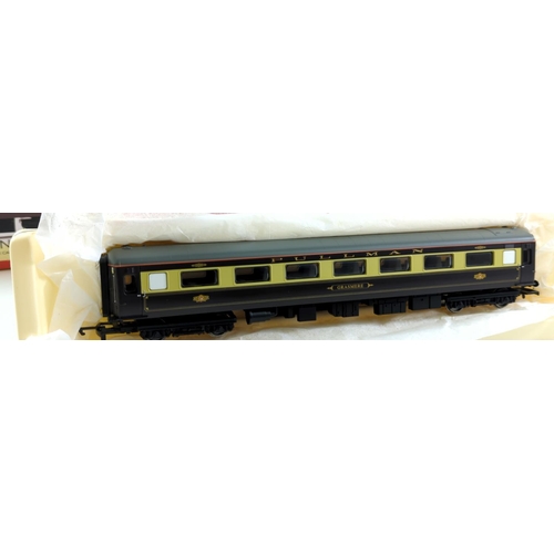 318 - West Coast Railways Pullman Cars coach pack. Manufactured by Hornby. Makers Catalogue no R4455