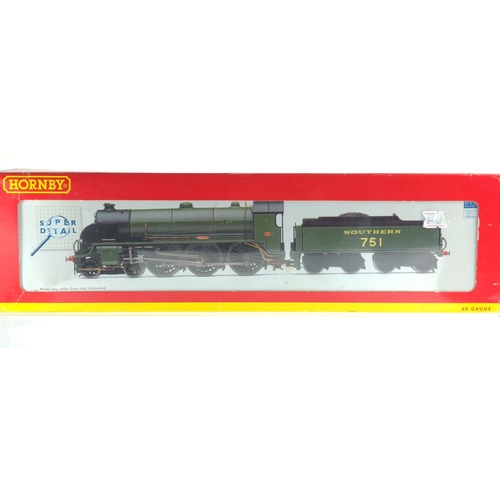 502 - Southern 751 4-6-0 N15 King Arthur Class Etarre, DCC ready. Manufactured by Hornby. Makers Catalogue... 