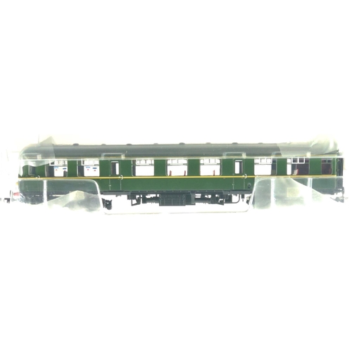 726 - BR Green Class 105 TWO Car DMU with finishing kits. Manufactured by Bachmann. Makers Catalogue No 31... 