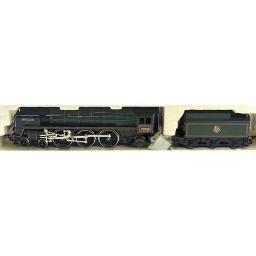 621 - BR 4-6-2 Locomotive Britannia Class 70028 Royal Star. Manufactured by Hornby. Makers Catalogue No R2... 