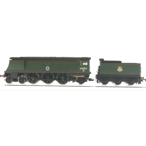 607 - BR 4-6-2 Battle of Britain Class 34067 Tangmere. Manufactured by Hornby. Makers Catalogue No R2221