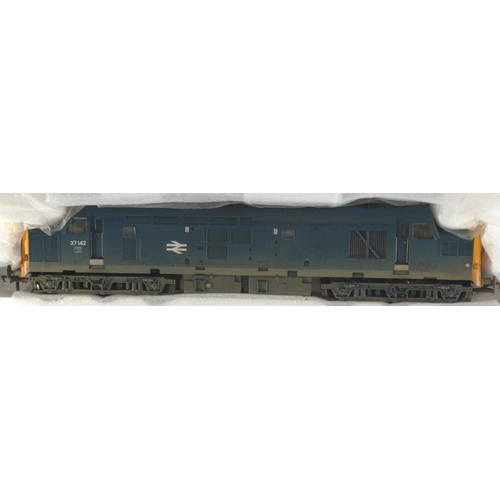 672 - Class 37/0 Diesel BR Blue Centre Head Code 37142 Kernow Model RC Exclusive. Manufactured by Bachmann... 